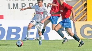 Succesul din spatele unei retrageri premature: a vrut diplomă de inginer și acum are propria afacere. Răzvan Damian a spus "adio" fotbalului la 25 de ani
