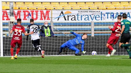 Valentin Mihăilă, decisiv în victoria cu AS Roma! Atacantul a marcat din pasa lui Dennis Man și Parma speră să rămână în Serie A