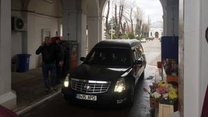VIDEO | Trupul neînsuflețit al lui Vasile Turcu a fost depus la Capela Reînvierea. Doar membrii familiei au fost prezenți 
