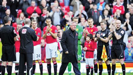 Peluza lui Sir Alex!** O parte a celebrei arene „Old Trafford" poartă, de sâmbătă, numele celebrului antrenor al lui United