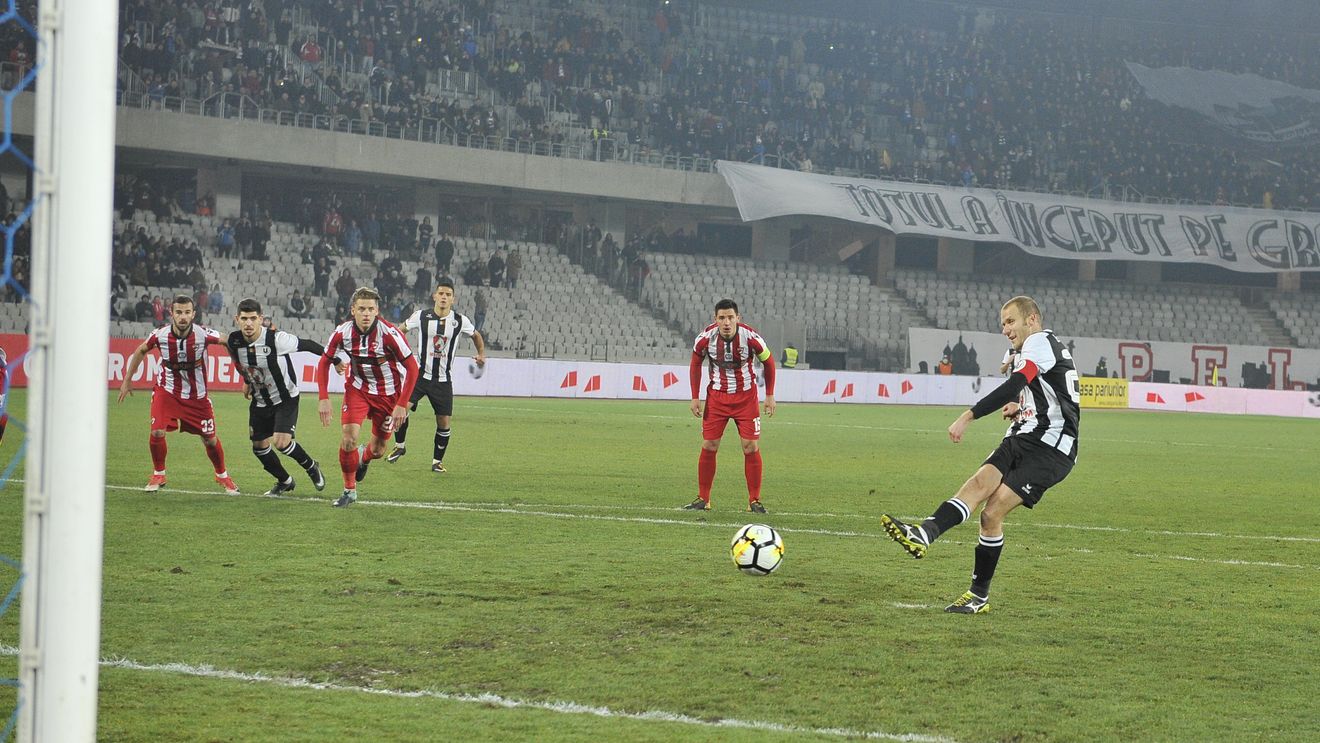 Experimentatul Giurgiu, blocat de norocosul Brănescu: "Am văzut un penalty al Universității la TV și m-am gândit să sar în aceeași parte"