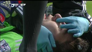 Clipe de groază pentru Pantilimon! VIDEO A cerut intervenția medicilor și a rămas întins pe gazon. Un motiv în plus să-și dorească să uite meciul cu Crystal Palace