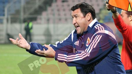 FOTO | Moldovan: "Adversarul ne-a pus în dificultate, dar am reușit să revenim și să câștigăm. E importantă victoria pentru moralul băieților și pentru al meu" Ce spune despre incidentul cu Iancu