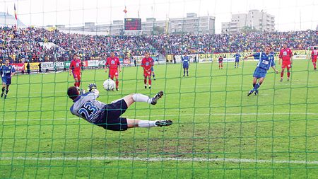 Indiciile duc la arbitrul Frățilă