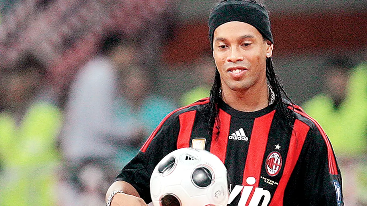 Ronaldinho a semnat cu Milan