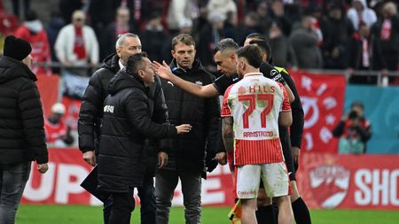 Dinamoviștii acuză arbitrajul după înfrângerea cu Universitatea Craiova: „A râs! E frustrant că nu se verifică la VAR”