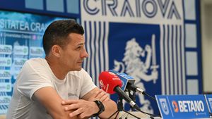 Fanii Universităţii Craiova s-au săturat de promisiuni de performanţă, dar Costel Gâlcă le solicită răbdare: „La anul vom arăta mult mai bine"