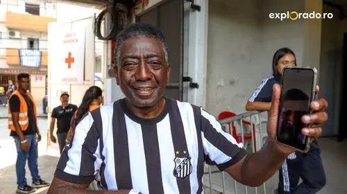 Imaginile momentului din Santos: „Sosia” lui Pele s-a pus și ea la rând pentru a-i aduce un ultim omagiu lui „O Rei”. Brazilienii își fac fotografii de grup | GALERIE FOTO