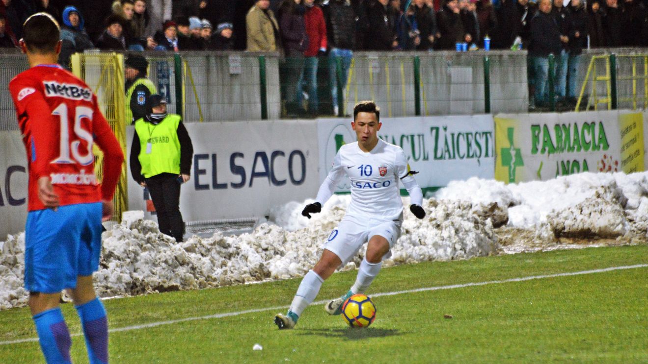 Moruțan, "încărcat" de Costel Enache, la primul meci după dezastrul de la U19. Decizia luată în premieră