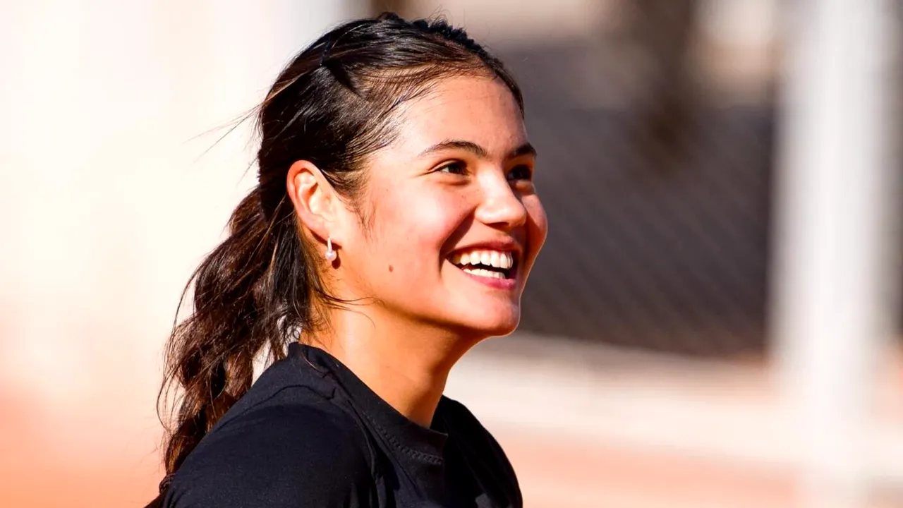 Reacția virală pe care Emma Răducanu a avut-o când a fost pusă să spună pe cine ar săruta între Nadal, Federer și Djokovic