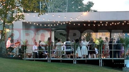 Nici la „Dansez pentru tine” nu s-au văzut așa dansuri ca la nunta secretă dintre Simona Halep și Toni Iuruc! Machidonii au rupt horele în mijlocul curții | FOTO&VIDEO EXCLUSIV