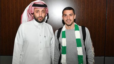 Mesaj emoționant al lui Stanciu, după transferul la Al-Ahli: "A fost o decizie grea, dar veți fi mereu în inima mea". VIDEO cu declarația mijlocașului 