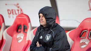 Erik Lincar le bate obrazul contestatarilor, după ce a promovat-o pe U Cluj în Liga 1: „Ia uitați, blatiștii, mercenarii!”. Mesaj superb pentru Dinamo