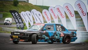 Un puști de 18 ani poate scrie istorie în driftul românesc: cel mai tânăr campion național din toate timpurile