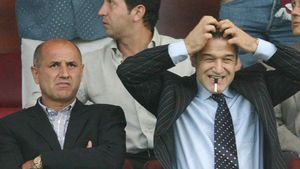 Becali râde cu gura până la urechi de Copos!** Șeful Rapidului își mușcă pumnii de ciudă, după ce a luat un jucător care a refuzat Steaua: "Cine m-a pus să-l iau?"