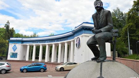 Prostest inedit al fanilor lui Dinamo Kiev împotriva lui Mircea Lucescu! Ce au făcut suporterii care s-au simțit umiliți la statuia legendarului Lobanovski