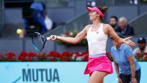 Irina Begu, răpusă de Maria Sakkari în „sferturi" la Madrid! Stoarsă de puteri, românca n-a mai putut ține pasul cu adversara