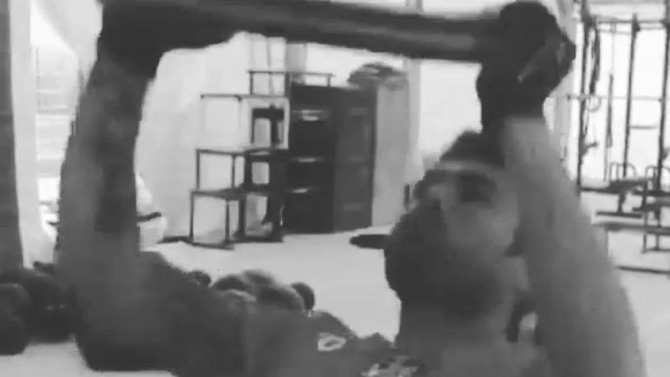 VIDEO: Mutu trage tare în sala de forță