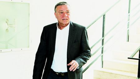 Sandu și Stan au fost la DNA! Vezi ce au declarat! ** Fanii Craiovei, protest anti-Nașu' "Vrem să îl vedem arestat"