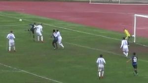 Asta l-a învățat Dan Petrescu. VIDEO | A înscris golul anului, din "parada scorpion". Nimeni nu a mai reușit așa ceva până acum 