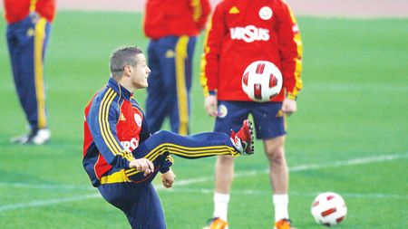 Cu cine atacăm pe benzi?** Ce variante are Lucescu jr. și cum va arăta echipa cu Bosnia