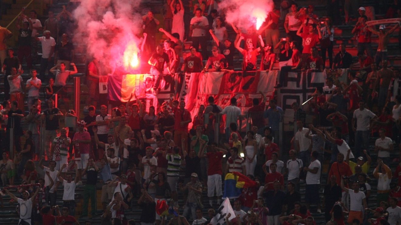 Deplasare cu avionul în Olanda pentru suporterii "câinilor"