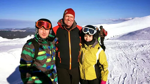 Klaus Iohannis a schiat în Munții Șureanu. Protestatari: „Iohannis schiază, Alba protestează”