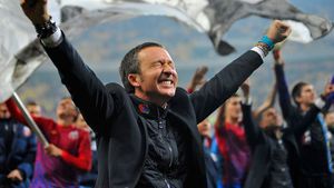 Managerul Stelei, pus la zid:**  "Se complace să lucreze în astfel de condiții. Îi place ca Gigi să-l pună în tot felul de situații penibile!"