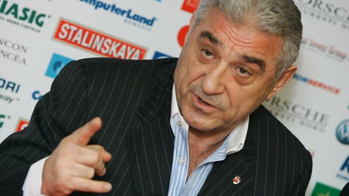 Becali: "Spaniolii mă întreabă dacă Steaua l-a luat cu ochii închiși pe Arthuro"