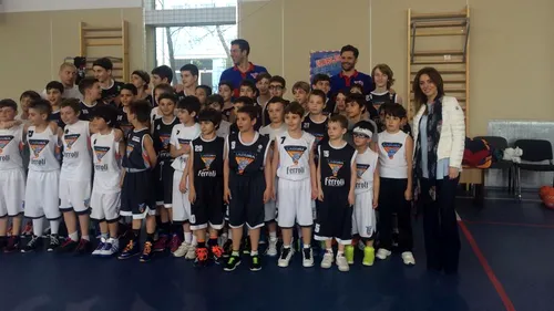 Virgil Stănescu, cursuri despre  fenomenul Harlem Globetrotters cu elevii unei școli de baschet 