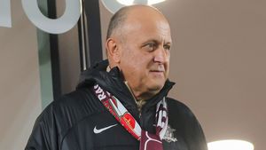 Reporterii de investigație străini au făcut marea descoperire: deținătorii imperiului Dedeman și „regele IT din România” bagă bani cu Dan Șucu la Genoa. „Frații Pavăl și Florin Talpeș au împreună o avere de 4 miliarde de euro”