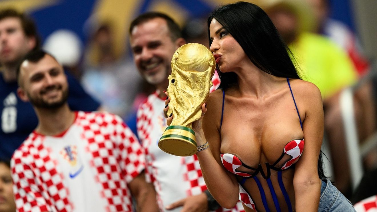 E Croația la Mondial, e și Ivana Knoll în tribună. Apariție RĂVĂȘITOARE a brunetei care a înnebunit mapamondul
