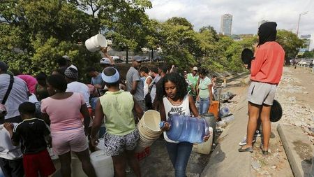Nicolas Maduro, președintele Venezuelei, mesaj pentru populație: "Apărați țara cu puștile pe umeri!". Pentru că l-a susținut public, marele Maradona a dat de probleme