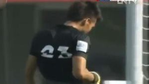 Nici dacă repetau la antrenamente nu reușeau așa ceva! VIDEO Patru gafe colosale în 5 secunde și un autogol de tot râsul