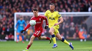 Britanicii au dat verdictul dur despre Radu Drăgușin după Liverpool – Tottenham: „Vindeți-l! Nu e bun!”