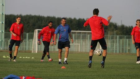 "Scheletul" lui Hagi** "bântuie" Ghencea!