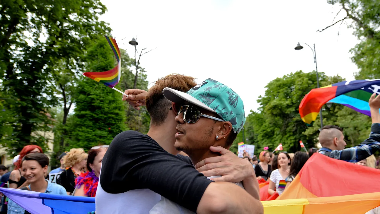 FOTO | Un stelist susține public căsătoriile între persoanele de același sex. Ce poză a publicat în ziua în care SUA a legalizat căsătoria în cuplurile gay