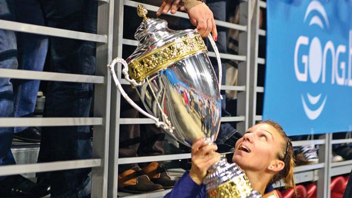 "Ce dracu' a pus pe ea, zici că e îmbrăcată în cearceaful bunicii mele moarte?". Halep, criticată dur pentru cum s-a îmbrăcat. FOTO