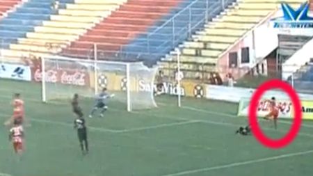 De pus în ramă!** A trimis o 'torpilă sol-vinclu' dintr-un unghi imposibil! VIDEO GENIAL