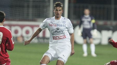 Mircea Rednic le-a furat fundașul "câinilor"!** Szukala, la Lankaran