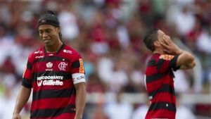 Are 13 goluri în 26 de meciuri, dar joacă pe GRATIS în Brazilia: **"Ronaldinho nu și-a primit salariul de 4 luni"