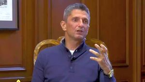 Răzvan Lucescu, într-o ipostază în care rar îl vedem! Dialog profund despre relații, muncă, succes și pasiune: „Iubesc vârsta asta și mă simt extraordinar!” | VIDEO