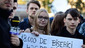 Cornel Dinu: "Există multe alte bombe de genul acestui club, neaprinse încă. Toate sunt acoperite de peșcheș și bacșiș". De ce crede că tinerii "se sinucid mental"