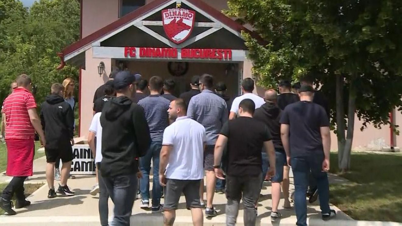 Rednic: "Mă întorc dacă pleacă Bălănescu!". Haos la Săftica: fanii au luat cu asalt baza și îl cer înapoi pe "Puriu", ca garanție că echipa nu intră sub influența lui Becali. Negoiță amenință. UPDATE | Neagoe nu renunță la Dinamo. Reacția antrenorului 