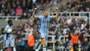 Radu Drăgușin a ajuns să fie vital, iar Tottenham a luat o decizie contestată aprig după ce Micky van de Ven s-a accidentat