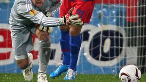 VIDEO Ce au în comun Steaua și Arsenal?** Pe "eroul" Reina! :) Vezi cum i-a ajutat și pe "tunari" să facă 1-1