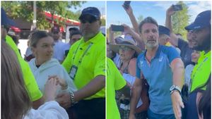 Imagini demențiale la Toronto! Simona Halep, scoasă cu bodyguarzii din mulțimea de fani după ce a cucerit titlul! Patrick Mouratoglou, reacție genială: „Lăsați-i doar pe români!" VIDEO