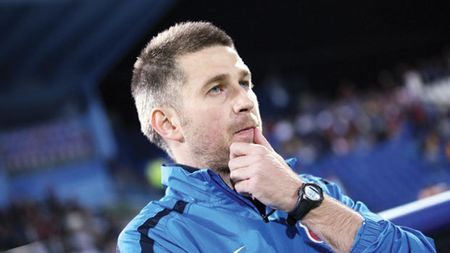 Dezastru sau "merge și așa"? Antrenamentele în zăpadă i-au scindat pe steliști!** Ilie Stan pune batista pe țambal, Edi Iordănescu avertizează: "Au fost improvizații"