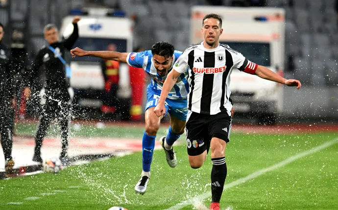 U Cluj, regina bălților! Cum au reușit ardelenii să blocheze Universitatea Craiova din cursa pentru titlu: 2-1 de la 0-1, plutind pe terenul îmbibat spre cupele europene