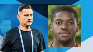 Universitatea Craiova a adus înlocuitor pentru Alex Mitriță şi Andrei Ivan. Un francez cu 12 goluri în ultimul sezon e alesul lui Mirel Rădoi. EXCLUSIV